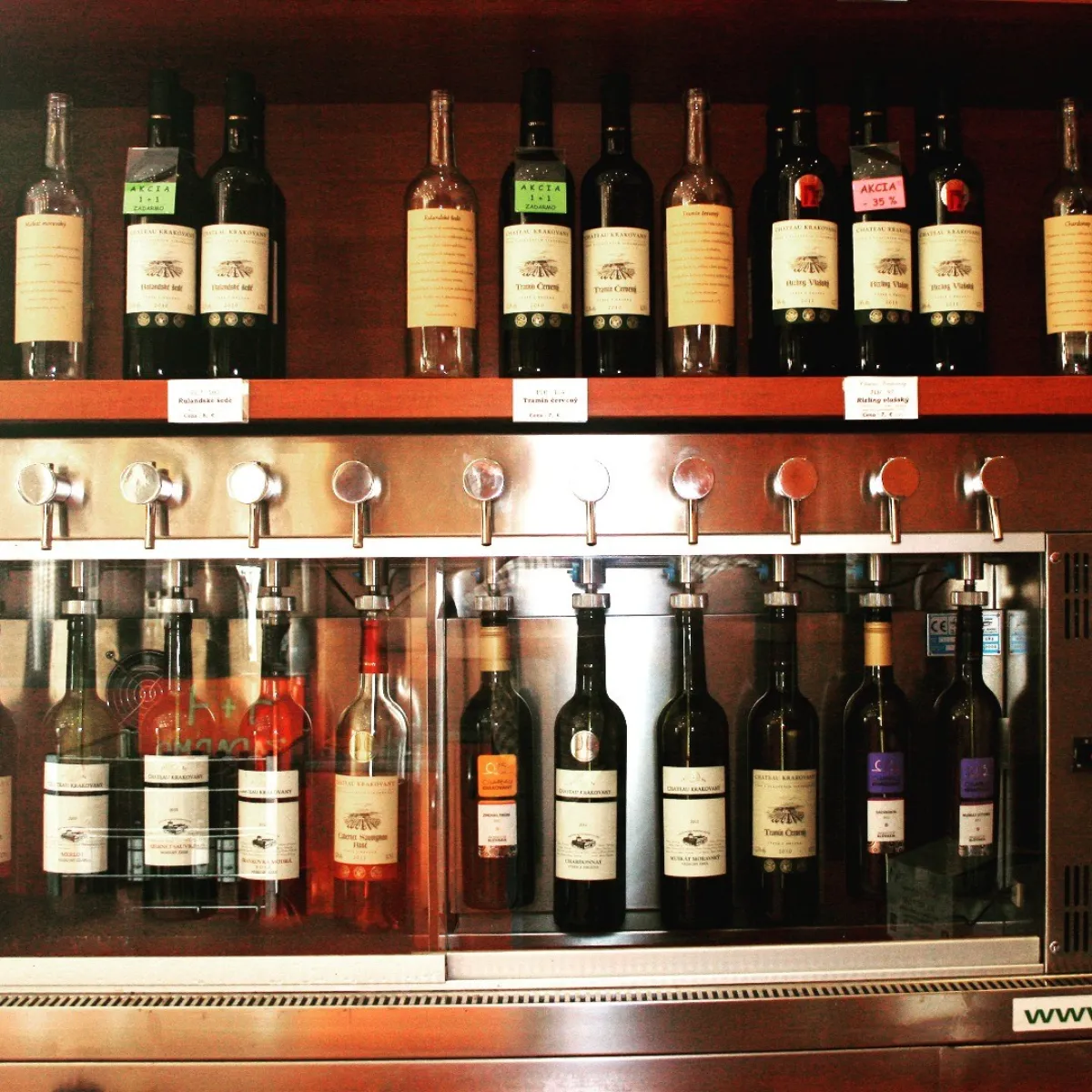 Wine dispensing bar